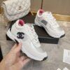 Sneaker Aus Whiteem Kalbsleder und Silvernem Satin - Image 2