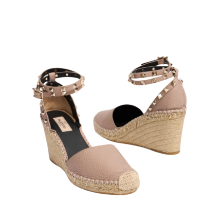 Rockstud Leder-Wedges in der Farbe Poudre